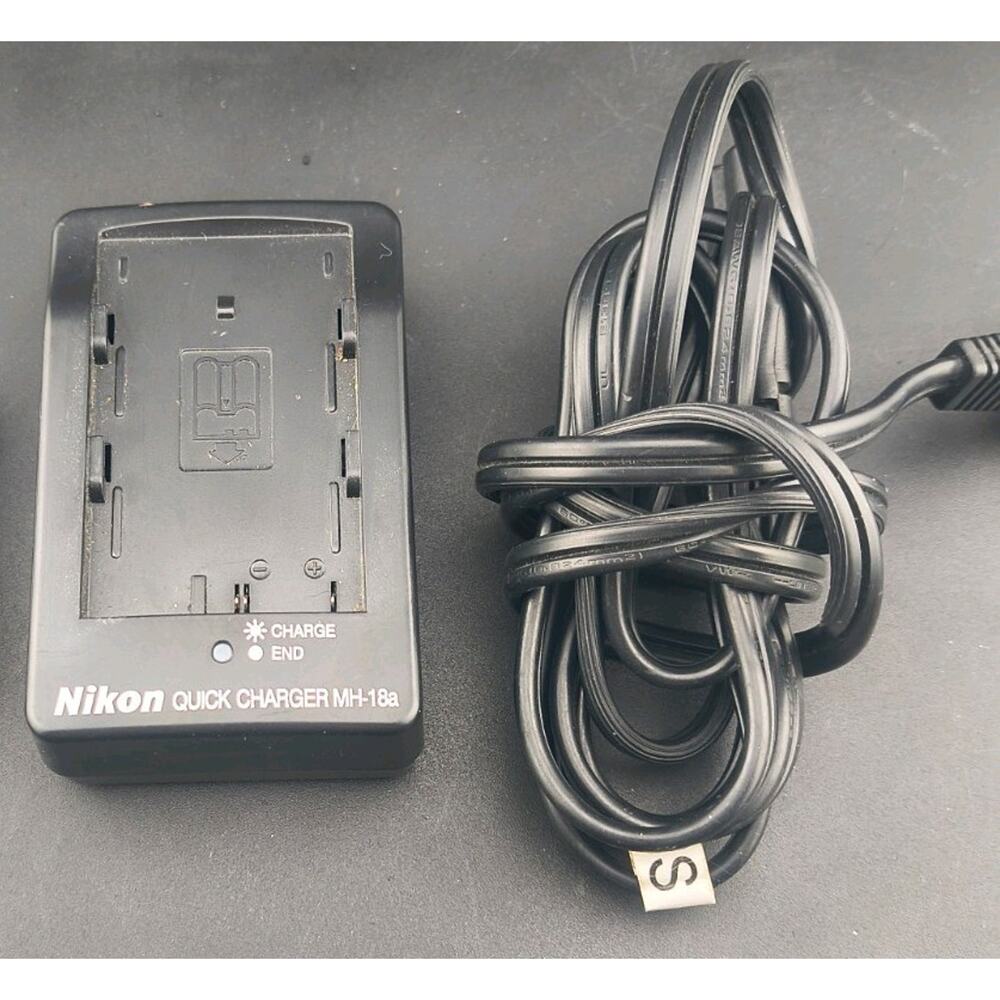 Nikon MH-18a Quick Battery Charger OEM w/ AC Power Cord